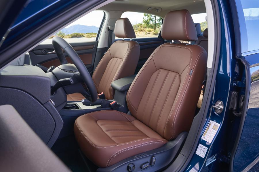 Интерьер Volkswagen Passat (NMS) 2019 года  (NA) (фото 21 из 40)
